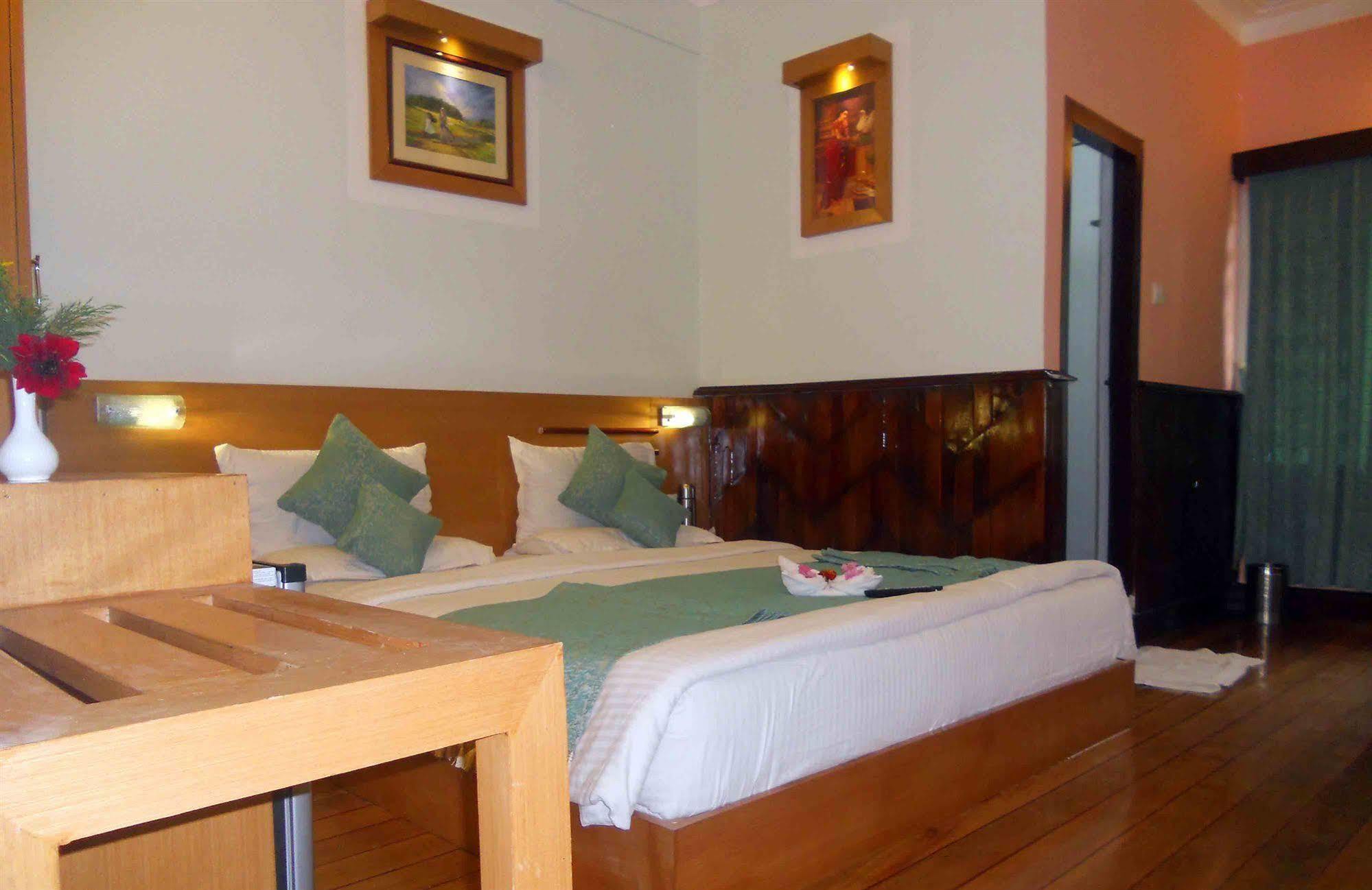 Hotel Metro Palace Mumbai Eksteriør bilde